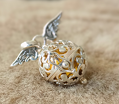 Llamador de ángel con alas