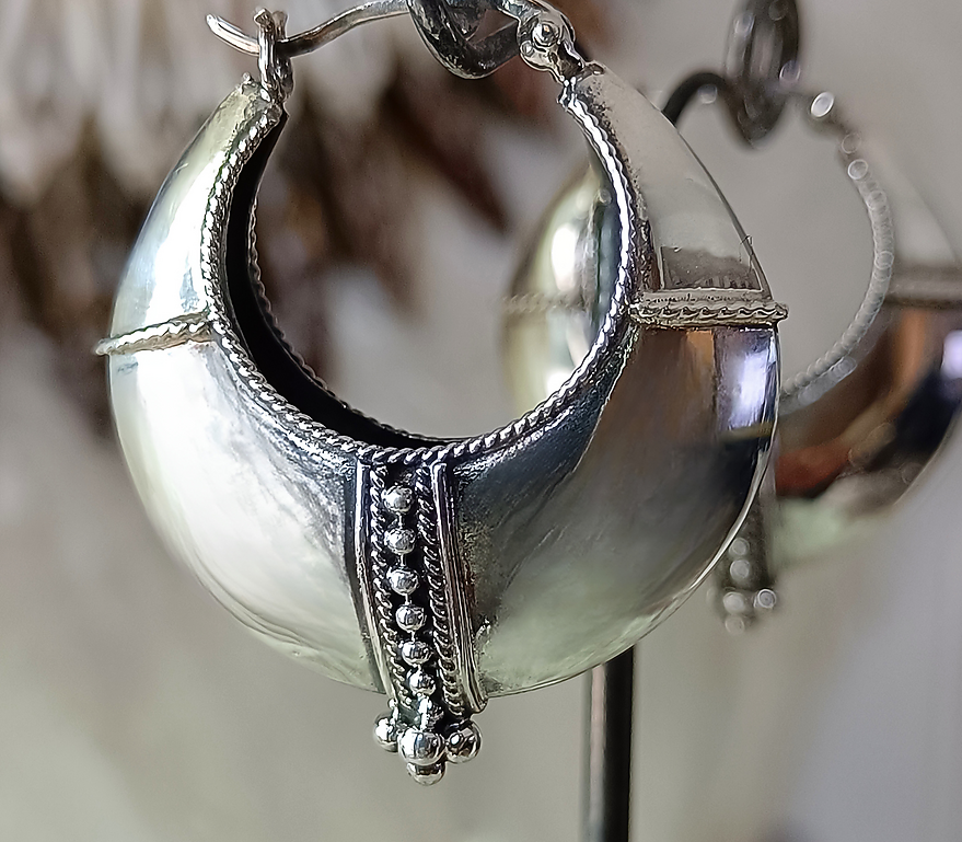 GODDESS HOLLOW HOOPS